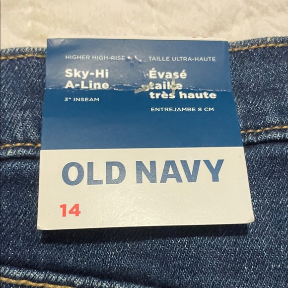 Old Navy Women's Dark Wash Jean Shorts. New with tags. - Picture 3 of 3